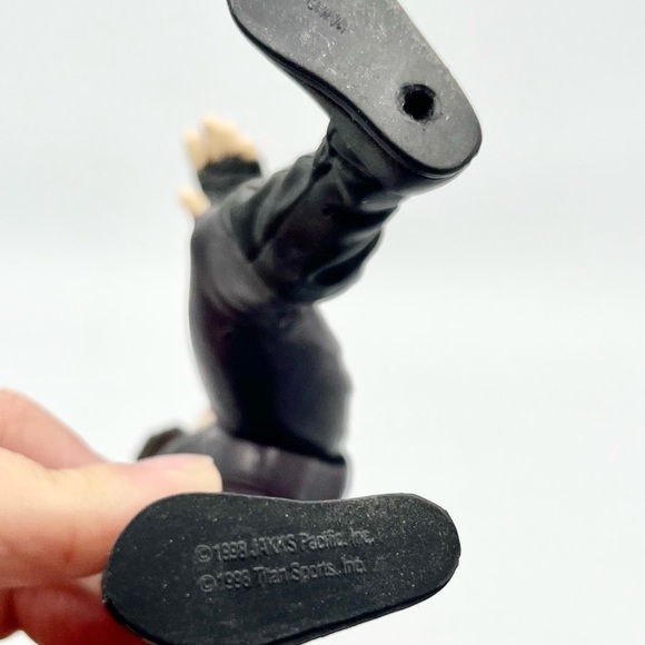 WWE THE UNDERTAKER Jakks Pacific 1998 Wrestling Figure Ministry Tattoos WWF 6" - Picture 3 of 3